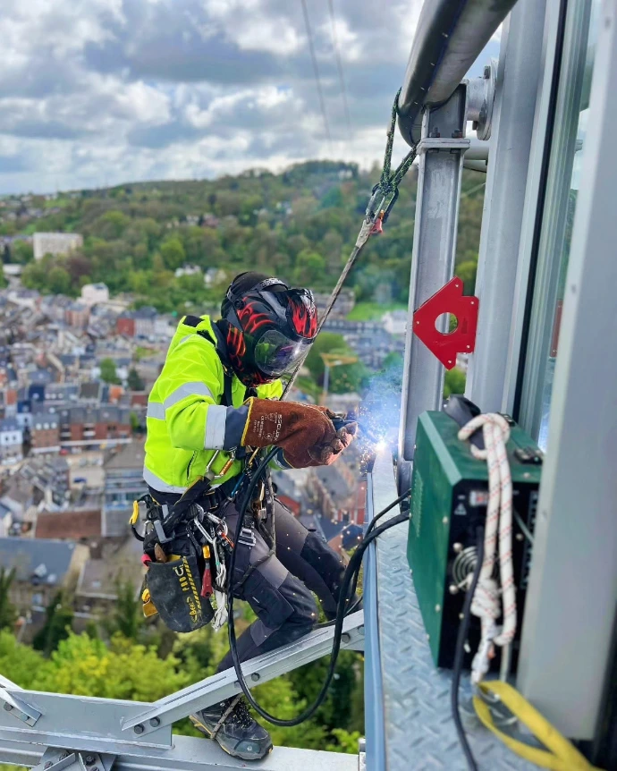 Soudure sur le téléphérique de Huy